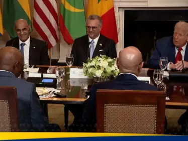 "أين تعلمتها"..  ترامب يحرج رئيس ليبيريا بسؤال غريب - وكالة ستيب نيوز