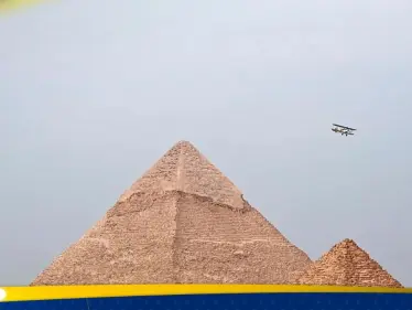 باحثون يابانيون يرصدون تركيبًا هندسيًا غامضًا تحت رمال المقبرة الغربية قرب أهرامات الجيزة - وكالة ستيب نيوز