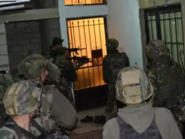 بالفيديو|| شاب لبناني يوثق لحظة اعتقال الجيش له لاعتراضه على وجود نائب حزب الله بحسينية - وكالة ستيب نيوز