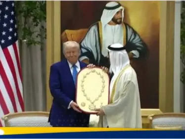 شاهد|| محمد بن زايد يمنح ترامب أرفع وسام في الإمارات - وكالة ستيب نيوز