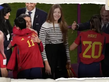 بالفيديو|| فعلة رئيس الاتحاد الإسباني لكرة القدم مع لاعبة المنتخب تثير الجدل ورد "صادم" منها - وكالة ستيب نيوز