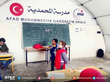 جانب من تعليم الأطفال في مخيم المحمدية بمنطقة عفرين شمال حلب - وكالة ستيب نيوز