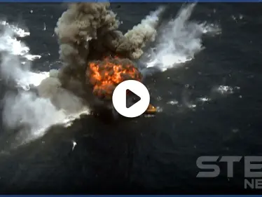 بالفيديو || صواريخ كروز الإيرانية تدمر أهدافًا في خليج عمان - وكالة ستيب نيوز