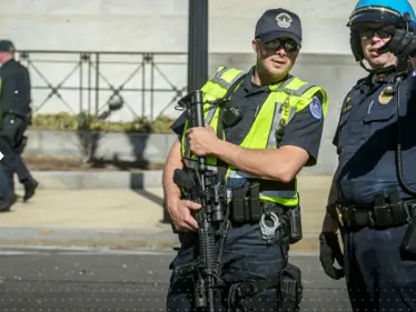 شاهد|| ماذا فعل شرطي أمريكي بامرأة حامل يثير الجدل ومطالب للسلطات بالتحرك - وكالة ستيب نيوز