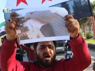 مظاهرة ضد تحرير الشام وحكومة الإنقاذ في إدلب تنديداً بمقتل الشاب "مروان عمقي" - وكالة ستيب نيوز