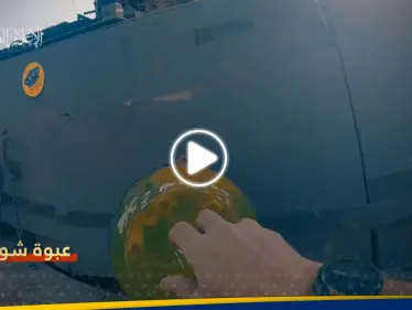 شاهد من المسافة صفر.. مقاتل من القسام يخرج من فتحة نفق ويفجر دبابة إسرائيلية ثم يعود - وكالة ستيب نيوز