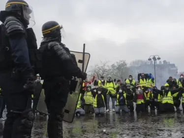 "السترات الصفراء" تواصل احتجاجاتها بأعداد قليلة عن الأسابيع الماضية - وكالة ستيب نيوز