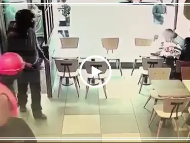 سوري يُقتل طعناً على مرأى الجميع في لندن والسبب شهامته (فيديو) - وكالة ستيب نيوز