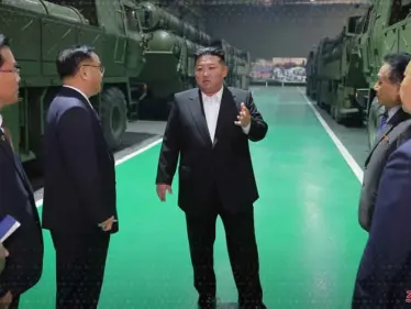 كيم جونغ أون يشيد بقاذفات صواريخ جديدة ويؤكد قدرتها على تدمير العدو بضربات دقيقة - وكالة ستيب نيوز