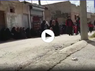 بالفيديو|| أزمة رغيف الخبز تلقي بظلالها على أهالي الطبقة في أول أيام رمضان - وكالة ستيب نيوز