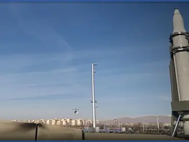 بالفيديو || الحرس الثوري الإيراني يستعرض صواريخ باليستية في طهران - وكالة ستيب نيوز