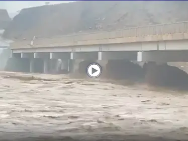 شاهد|| منخفض الحج يتصدر ترند سلطنة عُمان وفيديوهات توثق الفيضانات العارمة وسط تهدم بعض المنازل - وكالة ستيب نيوز