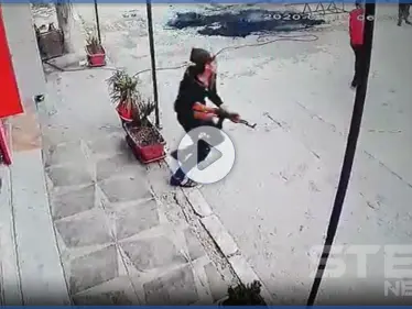 مقاتلون موالون لتركيا يعتدون بالرصاص على مدني وسط شارع مكتظ قرب "جرابلس" (فيديو) - وكالة ستيب نيوز