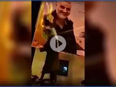 بالفيديو|| أهالي غزة يمزقون صورة قاسم سليماني التي رفعتها حركة حماس وسط القطاع - وكالة ستيب نيوز