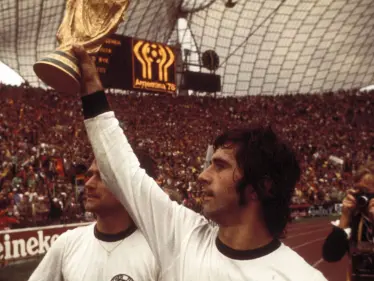 بايرن ميونخ ينعي أسطورة كرة القدم الألماني صاحب الأرقام الذي أتعب النجوم - وكالة ستيب نيوز