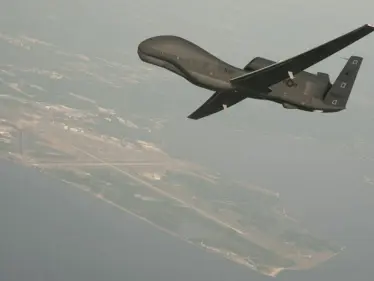 الجيش الإيراني يعلن اعتراض مسيرتين أمريكيتين اقتربتا من منطقة المناورات البحرية - وكالة ستيب نيوز