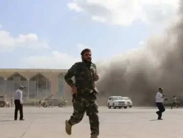 انفجار يستهدف موكب عسكري يضم قياديين في عدن جنوب اليمن - وكالة ستيب نيوز