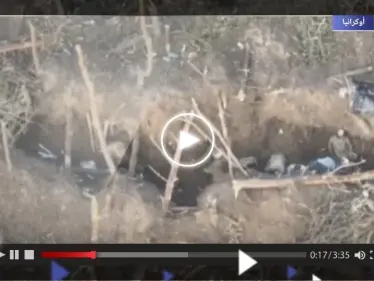 بالفيديو|| جندي روسي بمفرده يقتل ويأسر جنوداً أوكران بعد التسلل إلى خندقهم سراً - وكالة ستيب نيوز