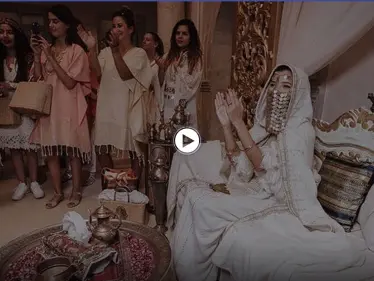 بالفيديو|| مجموعة فتيات تونسيات داخل مترو باص يحتفلن بــ"حمام العروسة" وسط دهشة الركاب - وكالة ستيب نيوز