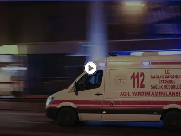 بالفيديو|| المعارضة التركية تتهم لاجئ سوري بسرقة سيارة إسعاف ودهس أتراك والسلطات تتدخل - وكالة ستيب نيوز