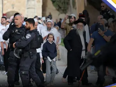 بالفيديو|| مئات المستوطنين يقتحمون المسجد الأقصى ويؤدون "طقوس تلمودية" تحت أنظار رئيس الشاباك - وكالة ستيب نيوز