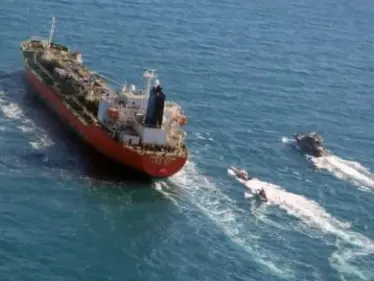 الثوري الإيراني ينفذ مناورات بمضيق هرمز.. والدفاع الأمريكية تطلق طلقات تحذيرية - وكالة ستيب نيوز