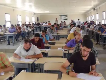 ذوو طلبة سراقب يُطالبون بتدريس مناهج الأسد، لاعتمادها بالمقارنة مع مناهج المعارضة!! - وكالة ستيب نيوز