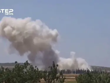 اللحظات الأولى للقصف الجوي الروسي على الأراضي الزراعية قرب مدينة خان شيخون جنوب إدلب - وكالة ستيب نيوز