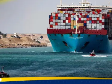 اصطدام سفينة حاويات بجسر في قناة السويس.. والسلطات المصرية تتحرك - وكالة ستيب نيوز