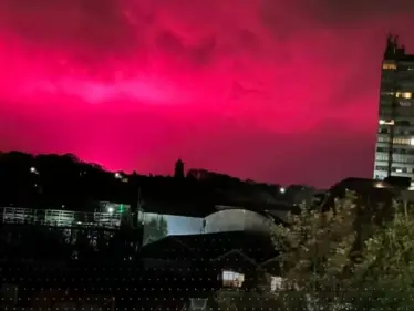 سماء وردية ترعب سكان مدينة بريطانية واعتبروها "نهاية العالم".. ما القصة؟ - وكالة ستيب نيوز