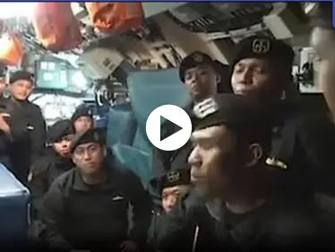 شاهد|| طاقم الغواصة الإندونيسية ينشدون أغنية الوداع الشهيرة قبل موتهم بأيام - وكالة ستيب نيوز