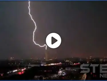 بالفيديو|| صاعقة قوية تضرب حديقة البيت الأبيض وتصيب القوات الأمريكية.. والمحتجون يهربون من هولها - وكالة ستيب نيوز