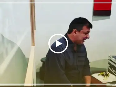 بالفيديو|| فنان جائع يأكل "الموزة" التي بيعت بـ 120 ألف دولار - وكالة ستيب نيوز