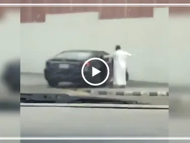 فيديو لأب يعنف ابنته أمام مدرستها يثير غضب السعوديين.. شاهد كيف ضربها بهمجية - وكالة ستيب نيوز