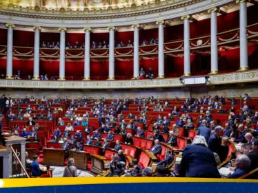 البرلمان الفرنسي يعتمد قانون الهجرة الجديد.. وأول وزير يقدم استقالته - وكالة ستيب نيوز