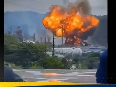 شاهد|| حريق هائل يلتهم أكبر مصفاة نفط في الإكوادور.. ويوقفها عن العمل - وكالة ستيب نيوز