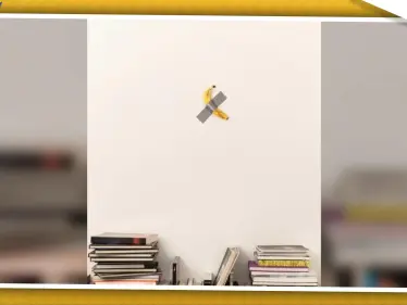 موزة على حائط تباع بمبلغ خيالي بأحد معارض باريس! - وكالة ستيب نيوز