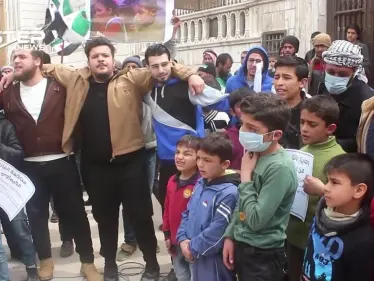 خروج مظاهرة في مدينة الباب للتذكير بجرائم الأسد الكيماوية - وكالة ستيب نيوز