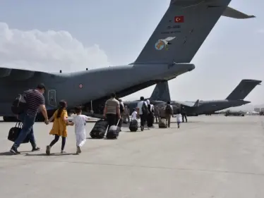 الأردن يوافق على أمر يخصّ أفغانستان.. وعمليات الإجلاء متواصلة من مطار كابل وسط تحذيرات من طالبان لواشنطن - وكالة ستيب نيوز