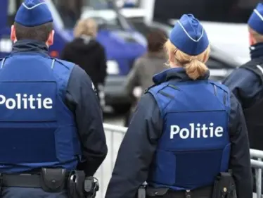 بسبب تهديد بوجود قنبلة.. الشرطة الهولندية تخلي مبنى البرلمان والمنطقة المحيطة - وكالة ستيب نيوز