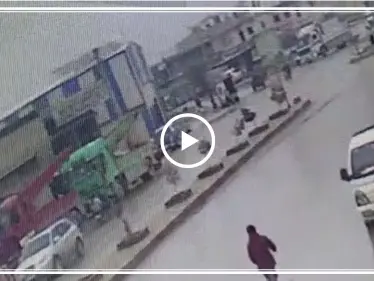 بالفيديو|| كاميرات المراقبة ترصد لحظة مقتل رجل وزوجته "طحنًا' تحت إطارات شاحنة شمالي حلب - وكالة ستيب نيوز