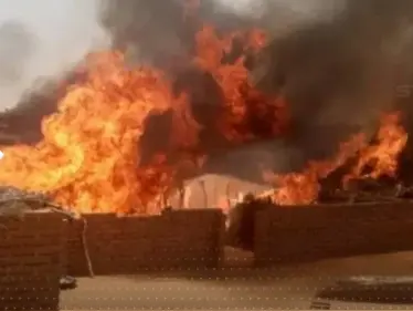 شاهد|| نيران تخرج من باطن الأرض بشكل 