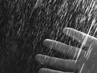 كيف يتوقف تفسير حلم المطر في المنام لابن سيرين عليك أنت؟ - وكالة ستيب نيوز