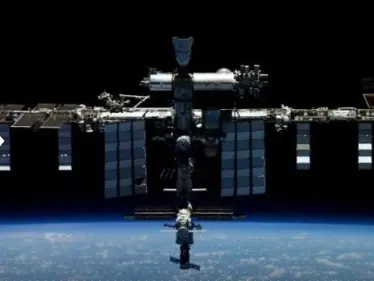 بالفيديو|| لحظة التحام مركبة روسية بـ محطة الفضاء الدولية في مهمة لإعادة 3 رواد عالقين - وكالة ستيب نيوز