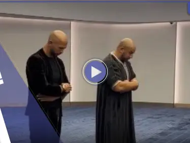 بالفيديو || ملاكم أمريكي "مثير للجدل" يصلي في المسجد دون إعلان إسلامه - وكالة ستيب نيوز