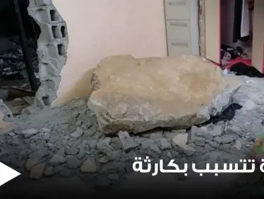 شاهد|| صخرة ضخمة تفاجئ شاب وهو نائم وتسقط في غرفته والعناية الإلهية تنقذه - وكالة ستيب نيوز