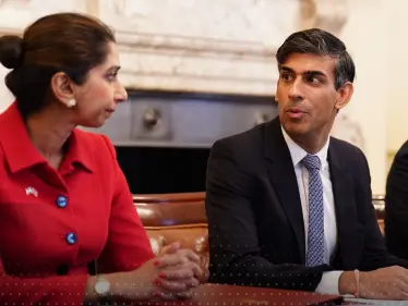 بعد يوم من إقالتها.. وزيرة داخلية بريطانيا السابقة تشن هجوماً لاذعاً على سوناك وتتهمه بـ"الخيانة" - وكالة ستيب نيوز