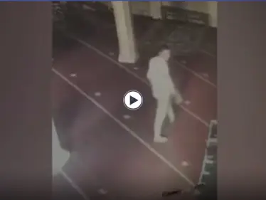 بالفيديو || سارق المساجد يدعي الصلاة ويسرق هواتف المُصلّين.. والسلطات المصرية تلاحقه - وكالة ستيب نيوز