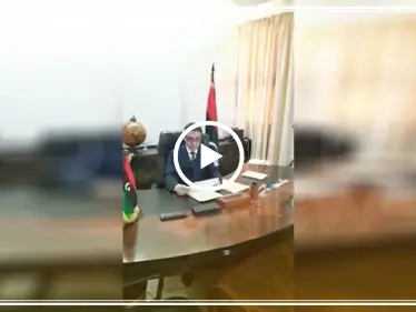 بالفيديو || سفير ليبيا في النيجر يعلن انشقاقه عن حكومة السراج وتأييده لخليفة حفتر - وكالة ستيب نيوز