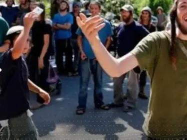 شاهد|| مستوطنان يمزقان القرآن الكريم.. وروسيا تعلق على الصراع الفلسطيني الإسرائيلي - وكالة ستيب نيوز